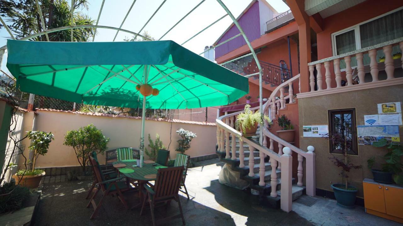 Nikas Guest House Batumi Ngoại thất bức ảnh